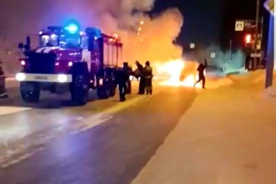 В Якутске на дороге загорелся автомобиль