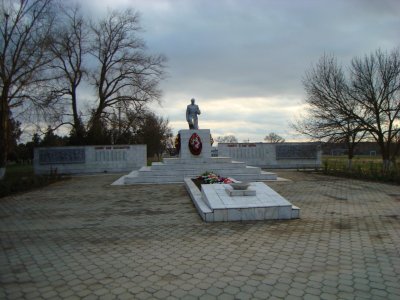 Братская могила 129 советских воинов, погибших в боях с фашистскими захватчиками /  / Краснодарский край