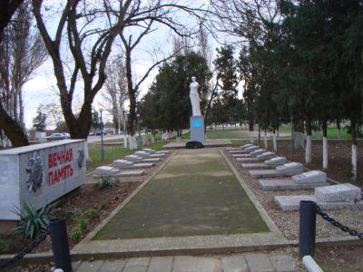 Братская могила 44 советских воинов, погибших в боях с фашистскими захватчиками /  / Краснодарский край