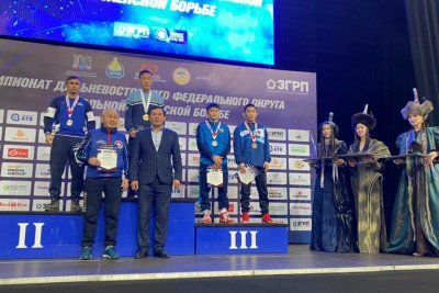 Сборная Якутии выиграла 19 медалей чемпионата Дальнего Востока по вольной борьбе