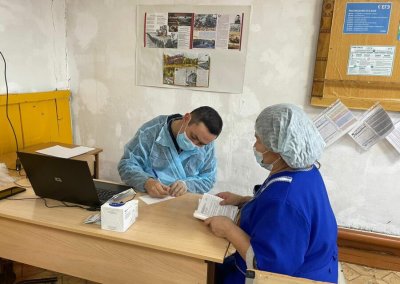 «Мобильные доктора» начали прием жителей Момского района Якутии