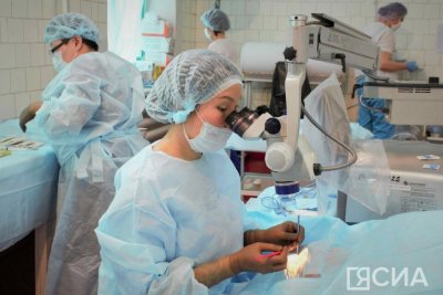 Бригада офтальмологов приступила к работе в Мирнинском районе