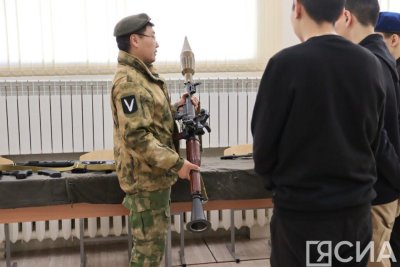 В Якутске представители девяти военных вузов провели профориентационные мероприятия для учащихся