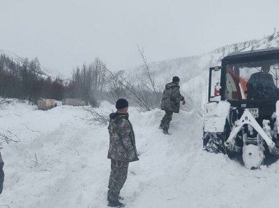 В Якутии временно закрыта дорога из-за схода лавины UPD