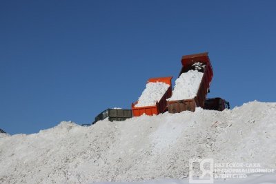 Видео: в Якутске с начала зимы вывезено более 570 тысяч кубометров снега