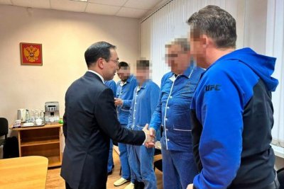 Айсен Николаев навестил якутян-военнослужащих в госпитале Тихоокеанского флота