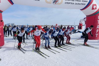 На Зелёном лугу стартовал чемпионат по лыжным гонкам среди спортсменов-любителей
