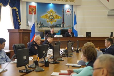 Главы поселений Усть-Майского района встретились с министром внутренних дел по Якутии