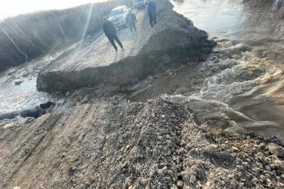 Талые воды размыли дорогу в Таттинском районе