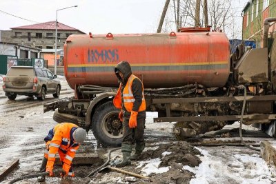 Водоканал оказал помощь в откачке талых вод в Якутске
