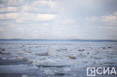 Ледоход начался на реке Олёкме в Якутии