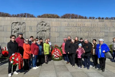 Якутяне приняли участие в возложении цветов к Пискаревскому мемориалу в Санкт-Петербурге