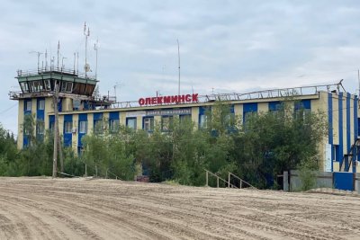 В Якутии у пассажирского самолета при посадке разрушилось шасси