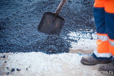 Ямочный ремонт дорог в Якутске ведут с опережением