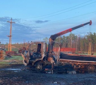 В Якутии погиб водитель манипулятора, задев стрелой высоковольтные провода