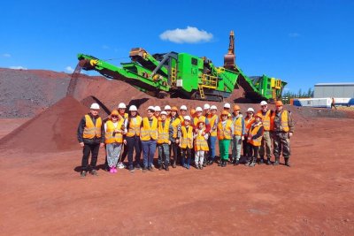Работники «Якутской рудной компании» организовали подъём на одну из самых высоких точек Южной Якутии