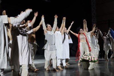 «Аплодисменты перешли в бурные овации»: директор Театра Олонхо — об успехе на фестивале в Татарстане