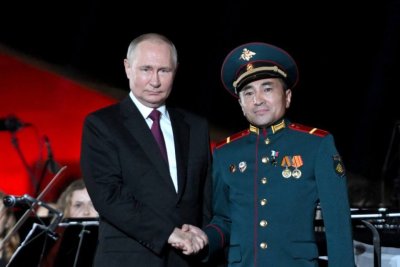Путин наградил якутян из героического экипажа танка «Алёша»