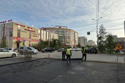 На улице Пояркова в Якутске приступили к асфальтированию завершающего участка