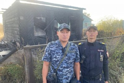 В Якутии наряд вневедомственной охраны Росгвардии спас человека на пожаре  