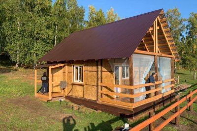 Фотофакт: житель Якутии построил соломенный дом