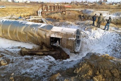 Дополнительные заградительные боны установили на месте разлива нефтепродуктов в Мирнинском районе