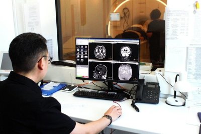 На шаг впереди: врачи Национального центра медицины изучают мозг человека