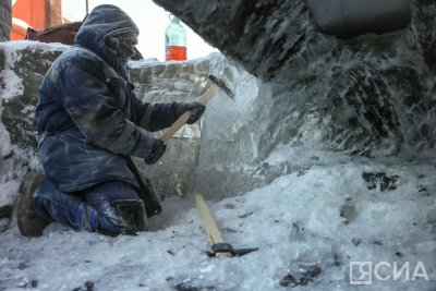 Работа не для слабаков: как вымораживают и ремонтируют речные суда в Якутии