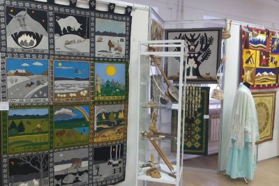 В Якутске открылась выставка прикладного творчества мастеров Усть-Алданского района