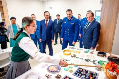 Замгенпрокурора РФ Дмитрий Демешин посетил новое здание школы в якутском селе Хатассы