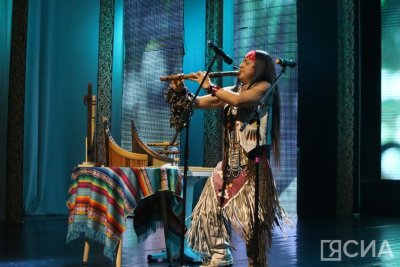 В Якутске состоялся концерт индейского этноисполнителя Пакари