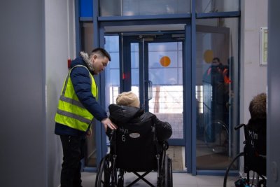 Как в аэропорту Якутска организованы услуги медицинского сопровождения пассажиров