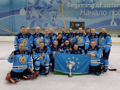 Мирнинские хоккеисты стали первыми в чемпионате республики по хоккею
