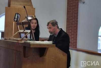 Видео: профессор Санкт-Петербургской консерватории Даниэль Зарецкий дал органный концерт в Якутске