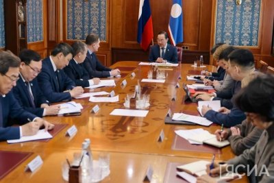 Айсен Николаев провел планерное совещание с руководством правительства Якутии