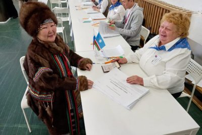 Жители Якутии с утра активно идут на выборы