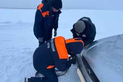 В Намском районе Якутии спасатели помогли рыбаку, попавшему в метель