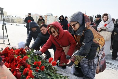 Представители национальных общин Якутии возложили цветы в память о жертвах теракта в Подмосковье