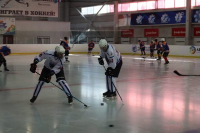 В полуфинал хоккейного турнира зимней спартакиады вышли команды трех районов и Якутска