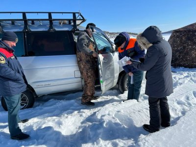 Любителям зимней рыбалки стоит воздержаться от  выезда на лед на транспортных средствах вне ледовых переправ!