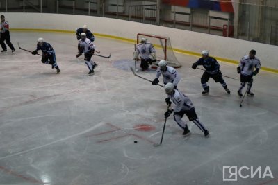 Со счетом 9:3 хоккеисты из Якутска победили команду Мирнинского района
