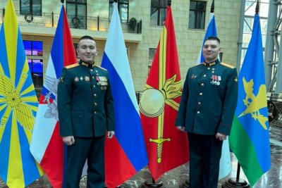 Офицерам из Якутии вручили медали Героев России