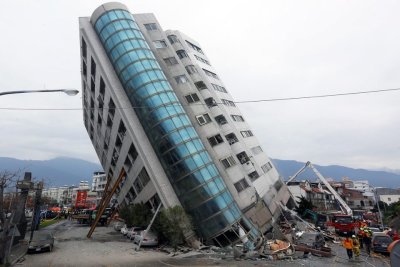 Разрушения, пострадавшие и угроза цунами: на Тайване произошло мощнейшее землетрясении за 25 лет