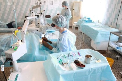 Бригада офтальмологов из Якутии приступила к работе в Докучаевске ДНР