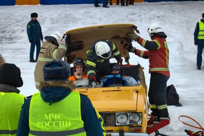 В Якутске определят лучшую команду ДФО в соревнованиях по аварийно-спасательным работам при ДТП / ЯСИА Якутск  Республика Саха (Якутия)