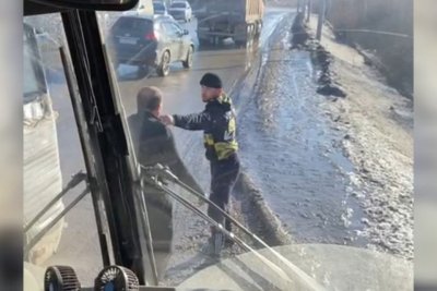 Конфликт водителей автобусов в Якутске едва не закончился дракой / Анна Лебединская Якутск  Республика Саха (Якутия)