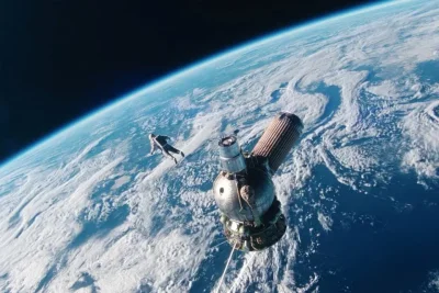 Глава Якутии поздравляет со всемирным Днем авиации и космонавтики