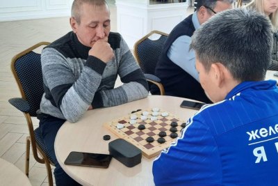 В Алдане железнодорожники провели шахматно-шашечный турнир