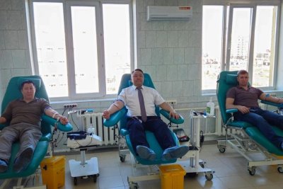 Депутаты и сотрудники аппарата Якутской гордумы в преддверии Национального дня донора сдали кровь