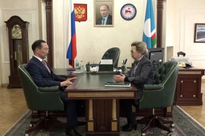 Глава Якутии провел рабочую встречу с депутатом Госдумы РФ Галиной Данчиковой